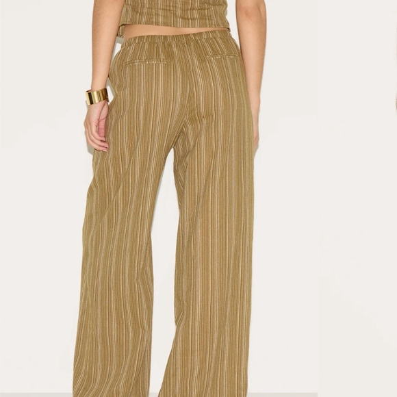 NWT PrettyLittleThing B - Picture 1 of 8